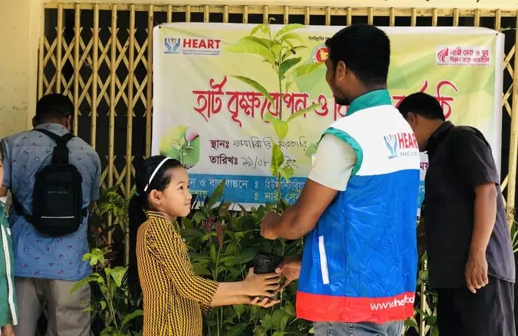 Giving saplings to schoolchildren